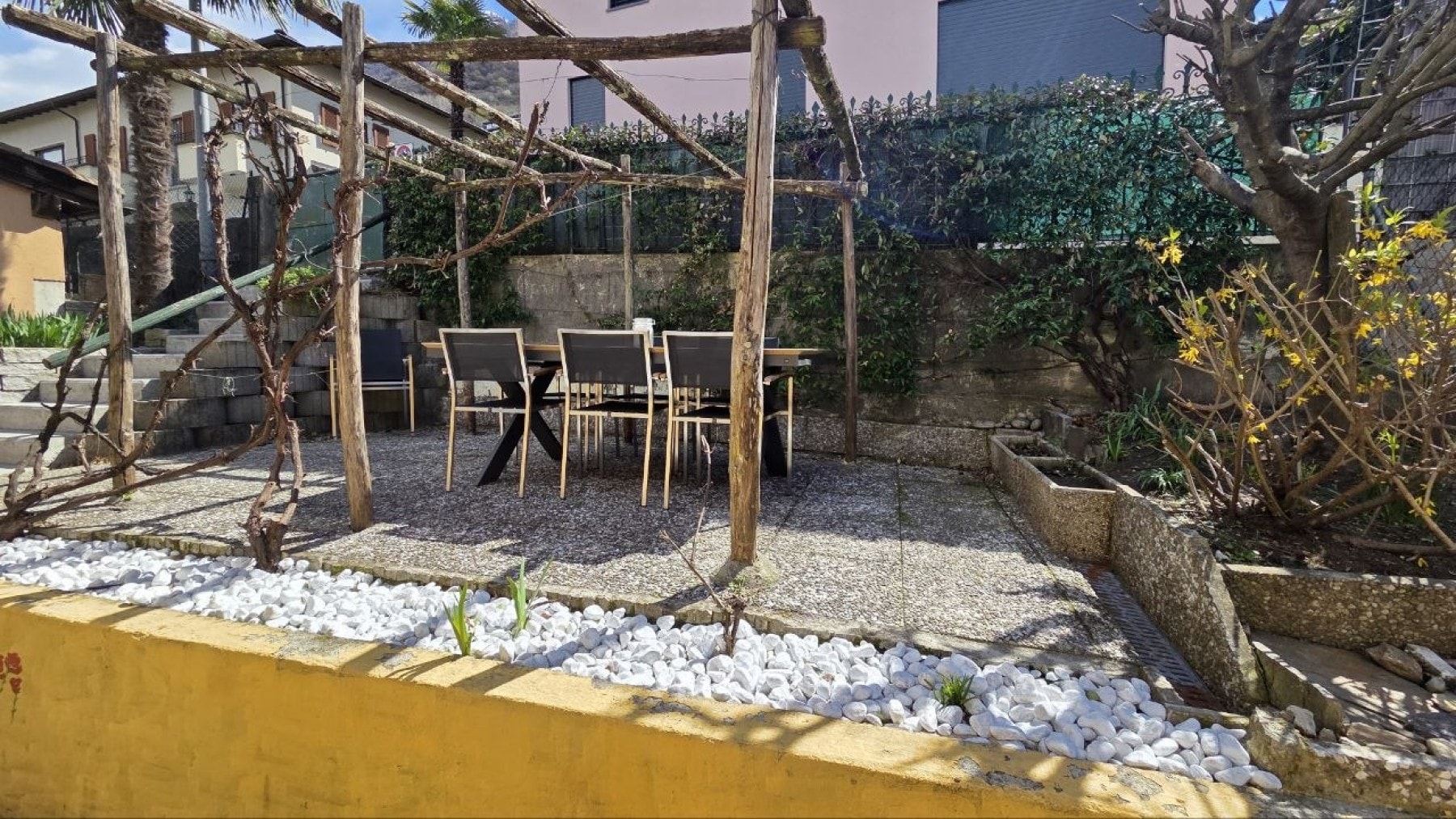 Garden Pergola & Dining